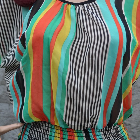 Women's fancy sleeveless Multicolor Print Chiffon Fabric Light Weight. Loose top - Picture 2 of 5